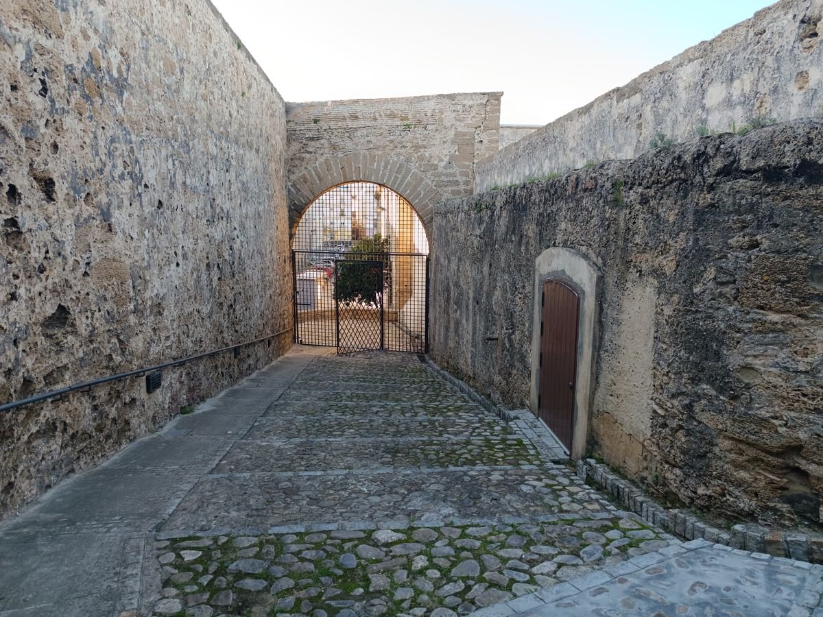 Remparts et bastion historique de la vieille ville de Cadix en Espagne