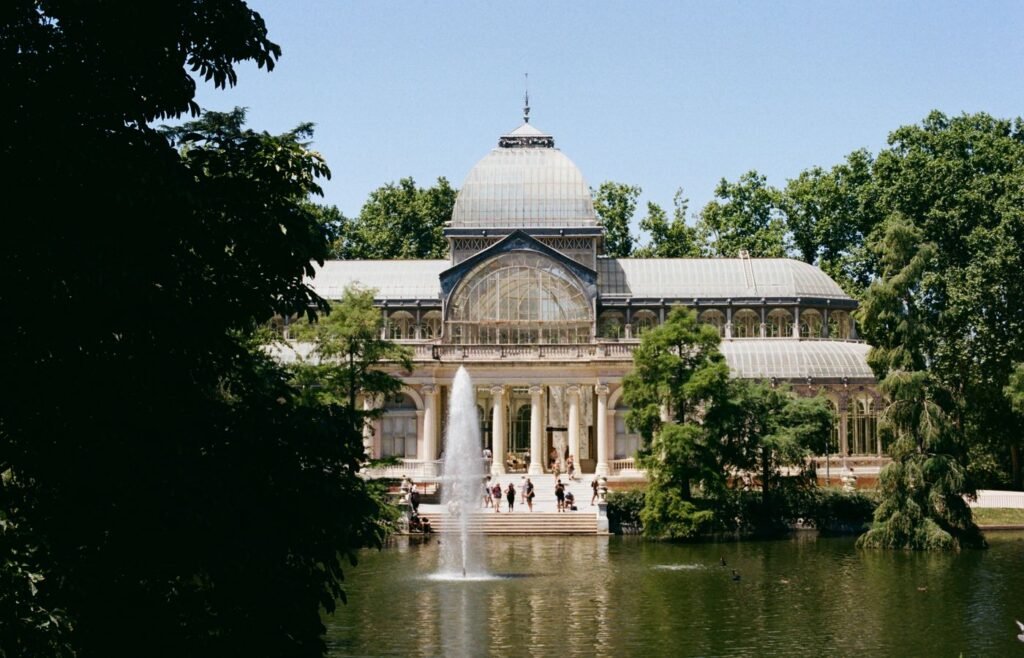 Palais de cristal dans le parc du Retiro à Madrid
