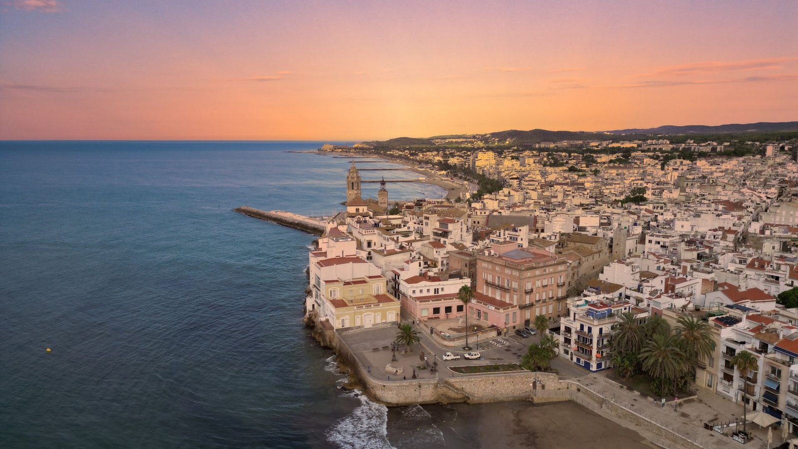 Côte catalane au coucher du soleil