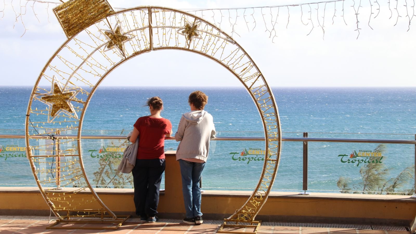Vue sur l'océan depuis le front de mer de Playa del Inglés, Gran Canaria