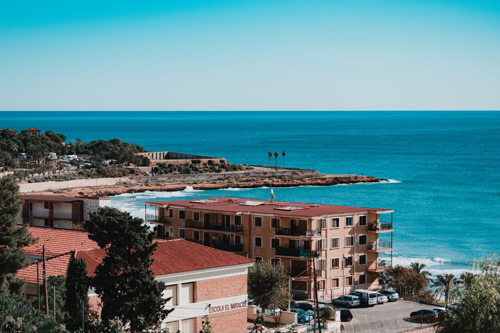 Vue aérienne de la plage du Miracle et du littoral de Tarragone
